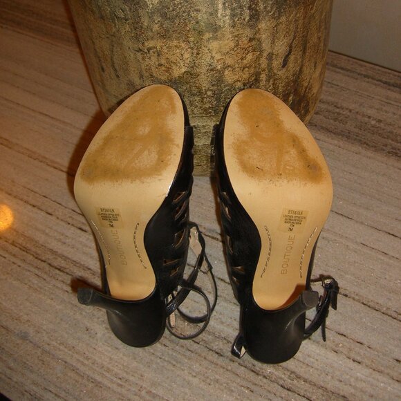 BOUTIQUE 9 BLACK LEATHER CUTOUT HEELS SANDALS SHOES 7M - Picture 5 of 5
